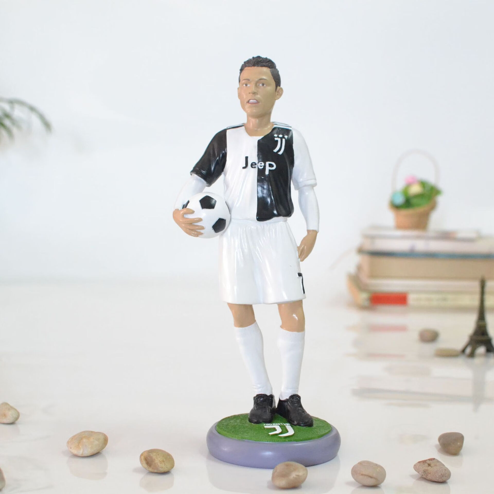 开云app-世界(jiè)盃(bēi)过人最多的球星世界(jiè)盃(bēi)球星人偶